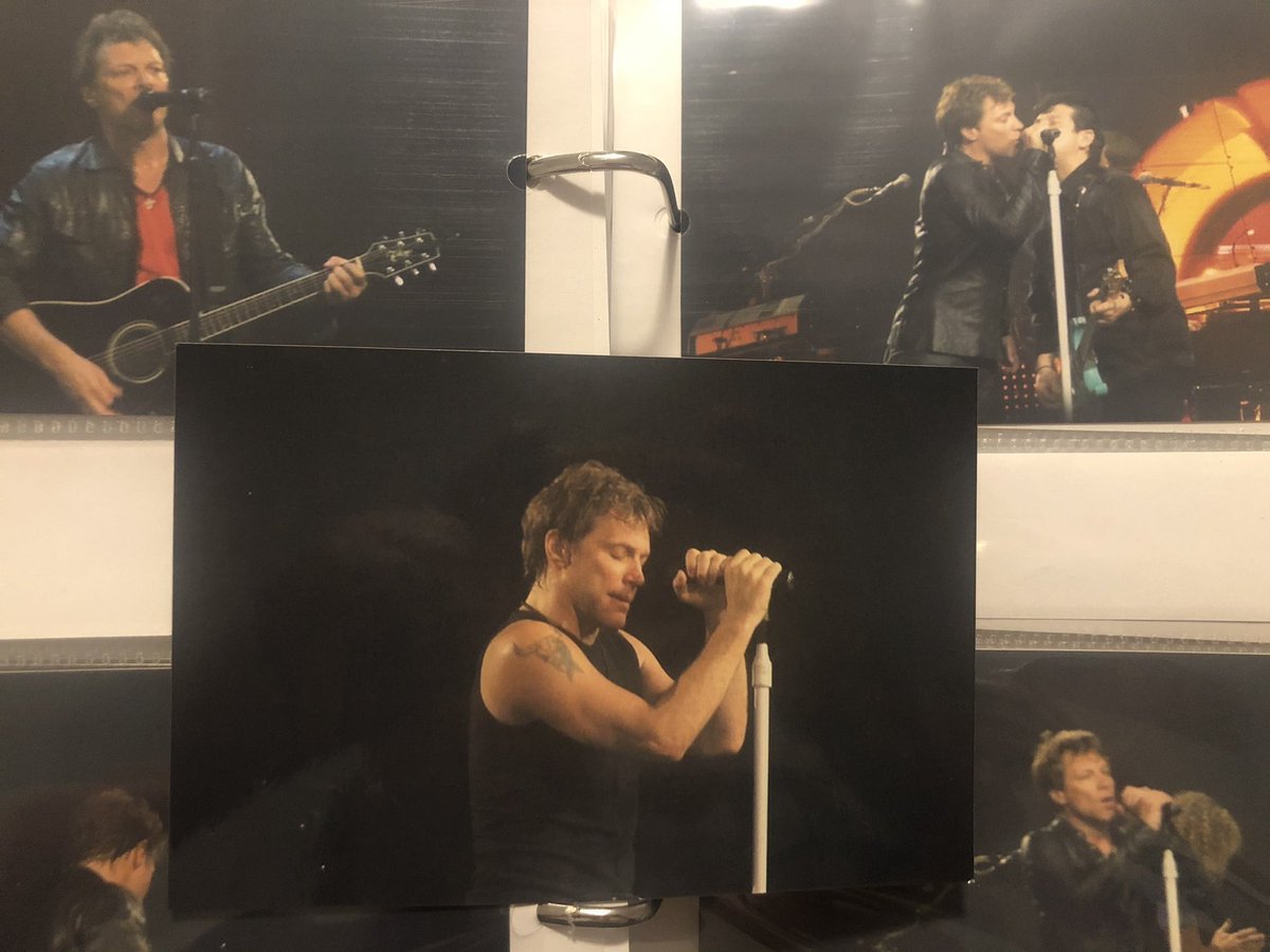 Jenn81169617's tweet photo. What I wouldn’t give to be at a @BonJovi @jonbonjovi  concert again https://t.co/76NEaWsfMM