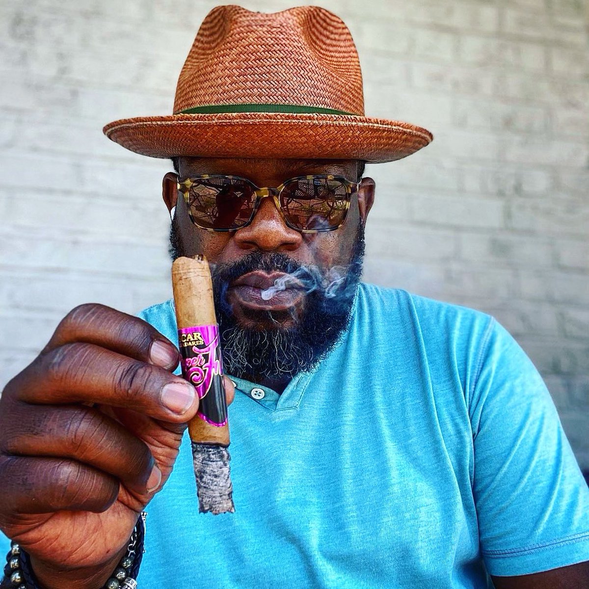 ovcigars's tweet photo. A smoke that will rock your palate: Super Fly by Oscar Valladares Connecticut!

#SuperflybyOscar #SuperFlyConnecticut #SuperFlyCigar 
IG 📸 @datsticklyfe https://t.co/XmkqNBhsOW