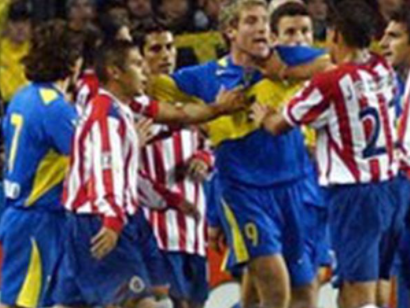 TopJrs's tweet photo. 2005 (#ChinoBenítez): 0-0 x2, 0-4, 0-1, 1-3 (2)
2004 (#Brindisi): 0-0 x3, 1-1, 0-2 (4)
2004 (#Bianchi2): 0-0 x3, 1-1, 0-1 (4)
1993 (#Habegger): 0-0, 0-2 x2, 0-1, 1-0 (4)
1991 (#Tabárez): 0-0 x2, 0-1 x2, 1-0 (5)
/2 https://t.co/xBnM2iVaAk