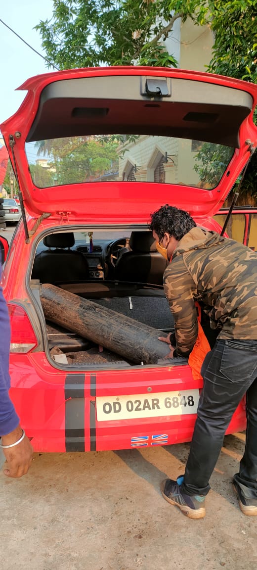 ଅଖିଳ ଭାରତୀୟ ବିଦ୍ୟାର୍ଥୀ ପରିଷଦ, ଭୁବନେଶ୍ବର ସହାୟତା ନମ୍ବରରେ କଲ୍ ଆସିବା ପରେ  ଅକ୍ସିଜେନ ଆବଶ୍ୟକ ହେତୁ ଆଜି ଅକ୍ସିଜେ ସିଲିଣ୍ଡର୍  ସେବା ଯୋଗାଇ ଦିଆଗଲା | 
#ABVPForSociety
#ABVP #Odisha  #Bhubaneswar  
#ABVPOdisha