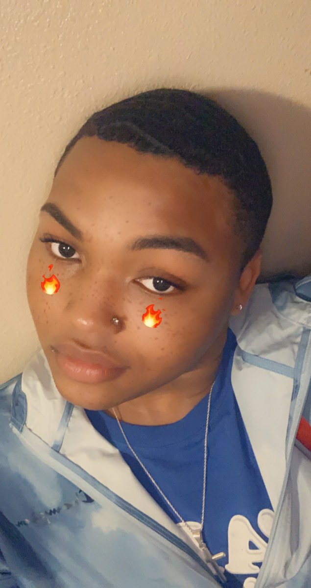 B22Bubb's tweet photo. Selfie Mode 😊📸

#selfie #selfiemode #selflove #photography #Blackisbeautiful #BlackLivesMatter #foryoupage #explore #checkmypageout #fyp #melanin #melaninpoppin #gay #BLM https://t.co/hs6wCi1KO2