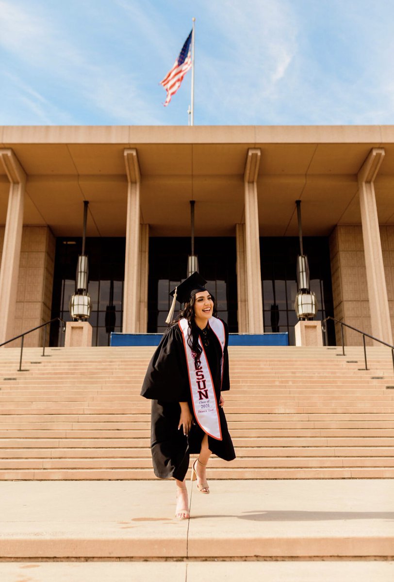 _ileenvargas's tweet image. And just like that my college tweets have come to an end🎓  #CSUNGrad