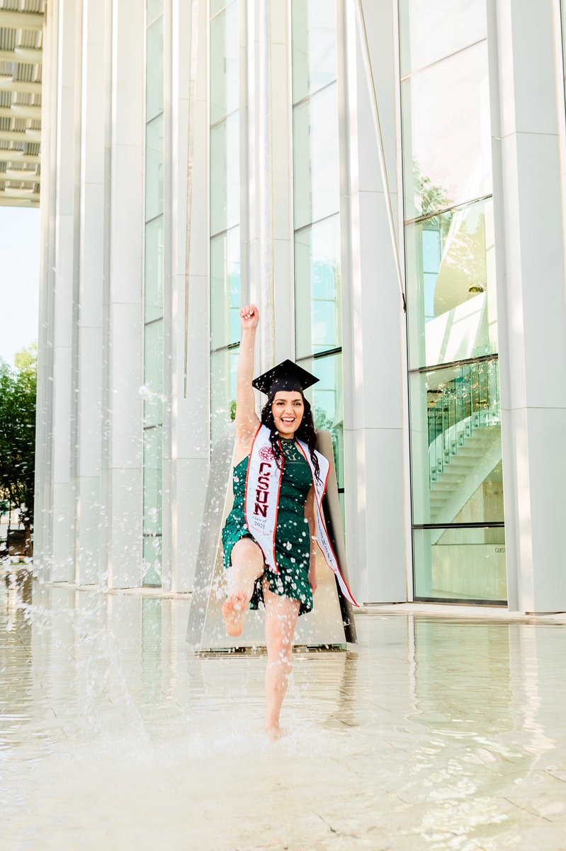 _ileenvargas's tweet image. And just like that my college tweets have come to an end🎓  #CSUNGrad