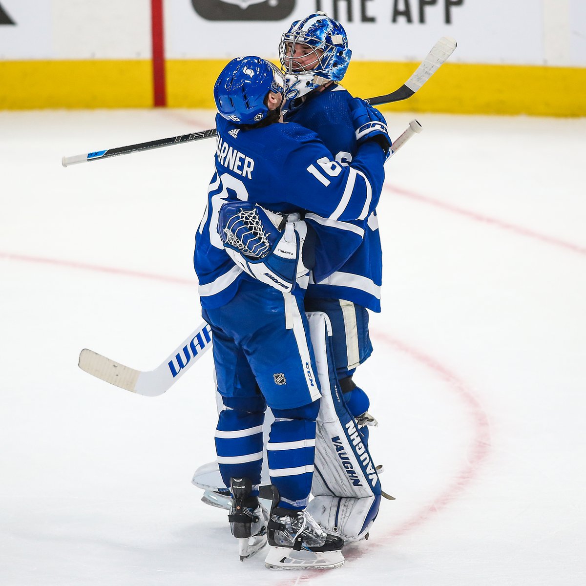 Sportsnet's tweet photo. HockeyHugs.jpg 🤗
#ItsOn | #StanleyCup https://t.co/TqI7hMcCfz
