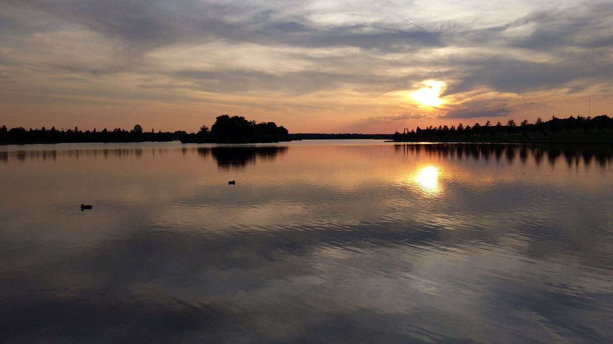 Ms_Manry's tweet photo. An evening walk does the soul some real good https://t.co/iIThmCY8cX