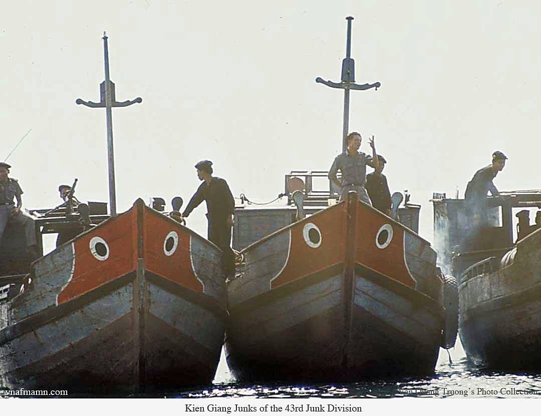 死鯔 ですぼら ジャンクフォースの船で見られる船首の目玉は普通にベトナムのボートに今でも描かれているものであって これは 遭難しても陸地を見つける 河や海に住む魔物除け 船に魂を与える とう由来が沢山あって まあ船造る時のお約束