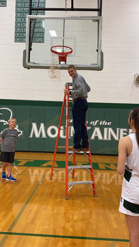 CoachBerendt's tweet photo. Happy Birthday 🎂🎁🎉🎈 @LoganAlumbaugh!! Hope you had a great day. We are grateful to have you in our program! https://t.co/Cye2dlnHB8