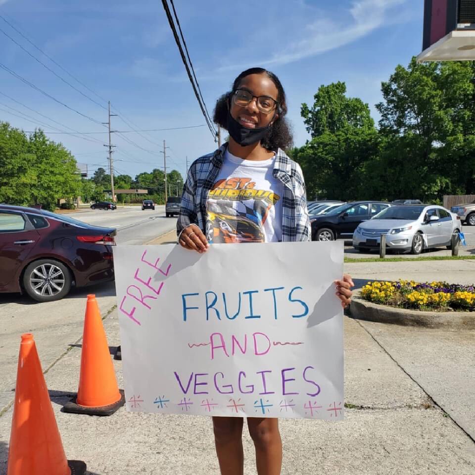 gdbarron's tweet photo. The Broad River Road area is a food desert and having access fresh produce is a critical need. @theRDCI provided food boxes to our community today! Thank you to Sen. John Scott, Jr.  for partnering with us to make this happen. More boxes will be distributed on WEDNESDAY at 10 am. https://t.co/5pZRbLxwFC