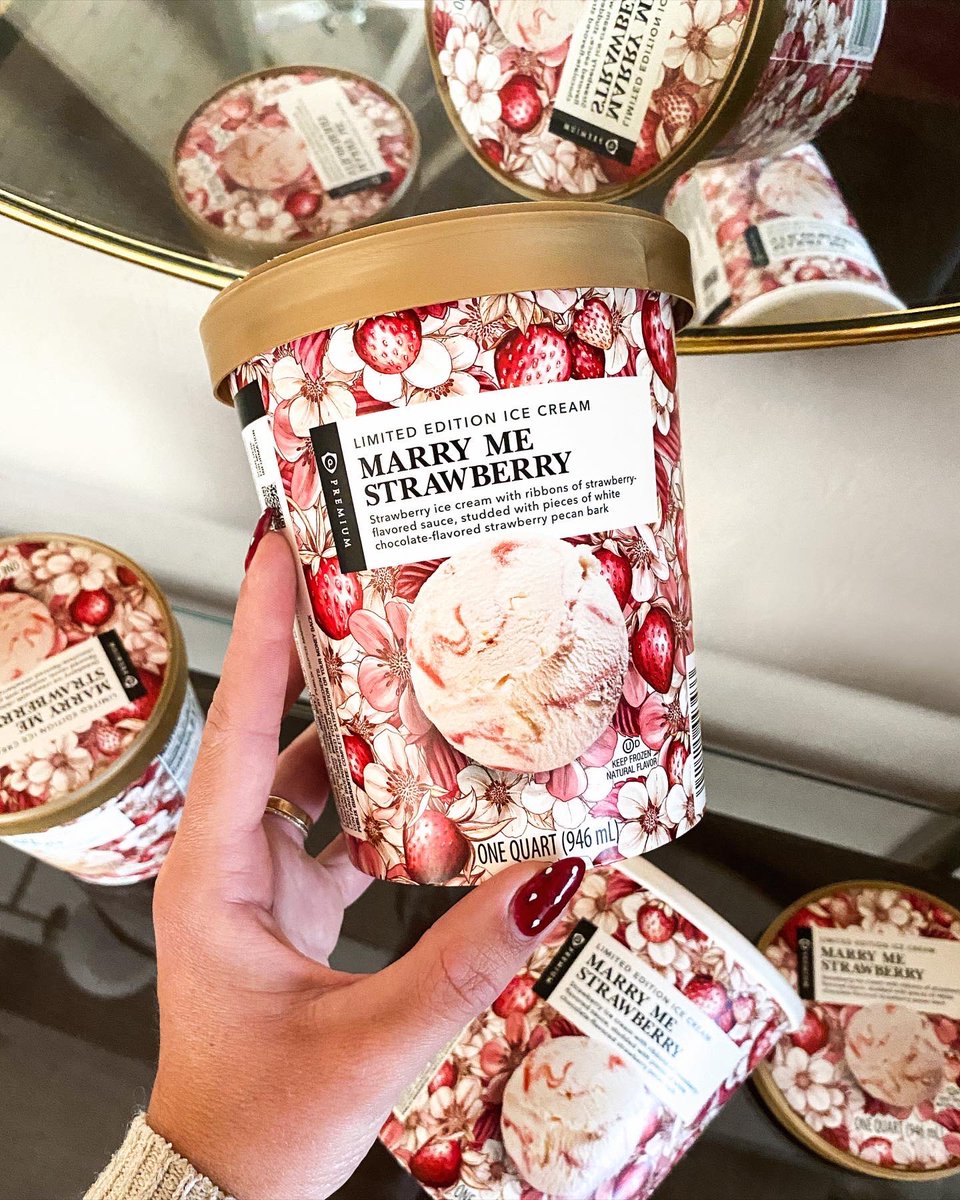 littlepatterns's tweet image. Ice cream but make it #Romance. New illustration work for @Publix 🍓