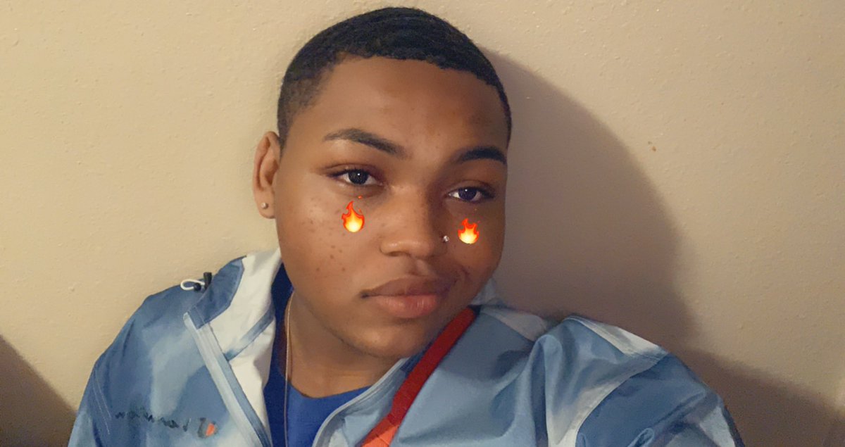 B22Bubb's tweet photo. THE FACE:
THIS IS ME WITH-WITHOUT FILTER

#Melanin #model #blackmodel #melaninpoppin #Blackisbeautiful #flames #blue #checkmeout #photography #selfie #selfiesaturday #waves #fyp #explore #like4like #💙 https://t.co/g6Hbg0t1Dk