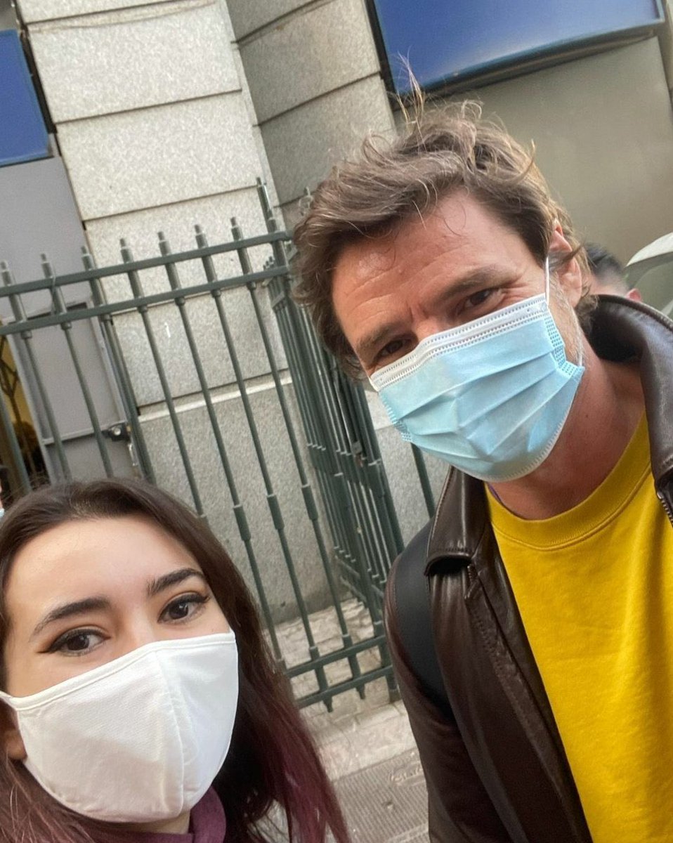 PedroPascalAO's tweet photo. Más fotos de Pedro en Chile 

#pedropascal https://t.co/XK8Z2LRN5P