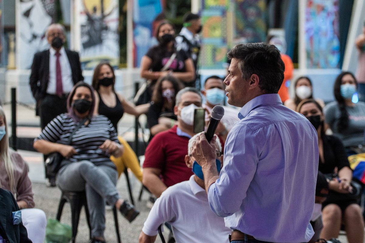 ADJFotografia's tweet photo. El dirigente político @leopoldolopez visitó la ciudad de #Guayaquil en donde se reunió con sus coterráneos. 
Fotos Angel Dejesús. https://t.co/S30qLkK09c