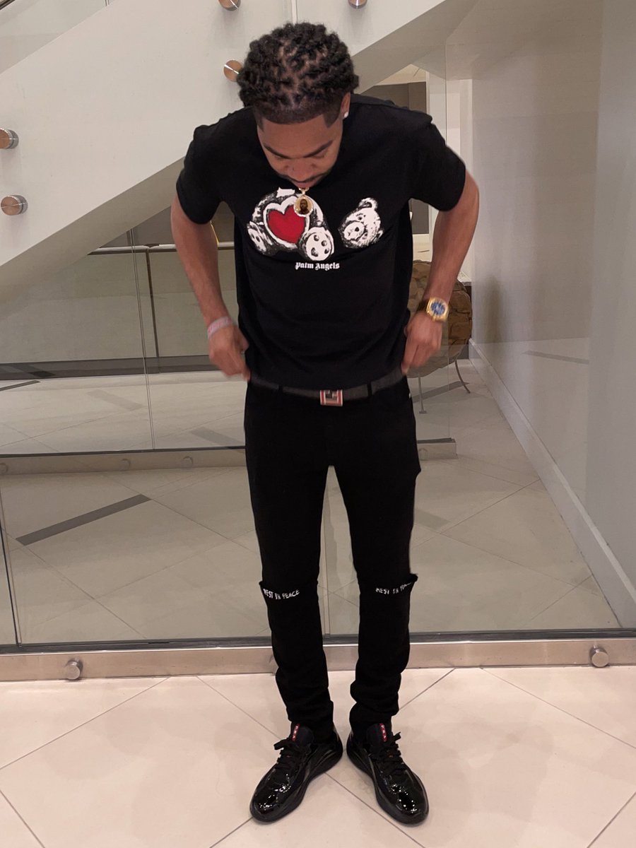 DANG_STEADY's tweet photo. PRADA❌FENDI❌PALM ANGELS❌R+A I GOT ONNA FEW FLAVORS‼️💪🏽🥶 #DANG✈️ #RIPQUISE https://t.co/Mc16dCpKMq