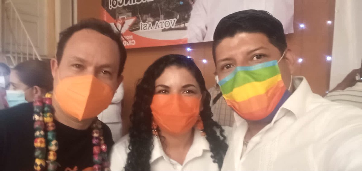 Maura_Arredondo's tweet photo. Eres siempre bienvenido a tu casa #Guerrero Coordinador Nacional @MovCiudadanoMX #SenadorCiudadano @ClementeCH te agradecemos el apoyo a nuestro candidato #ElBrother @ramirosolorio #ProhibidoRendirse #SomosAcapulco https://t.co/s5t70JANsj