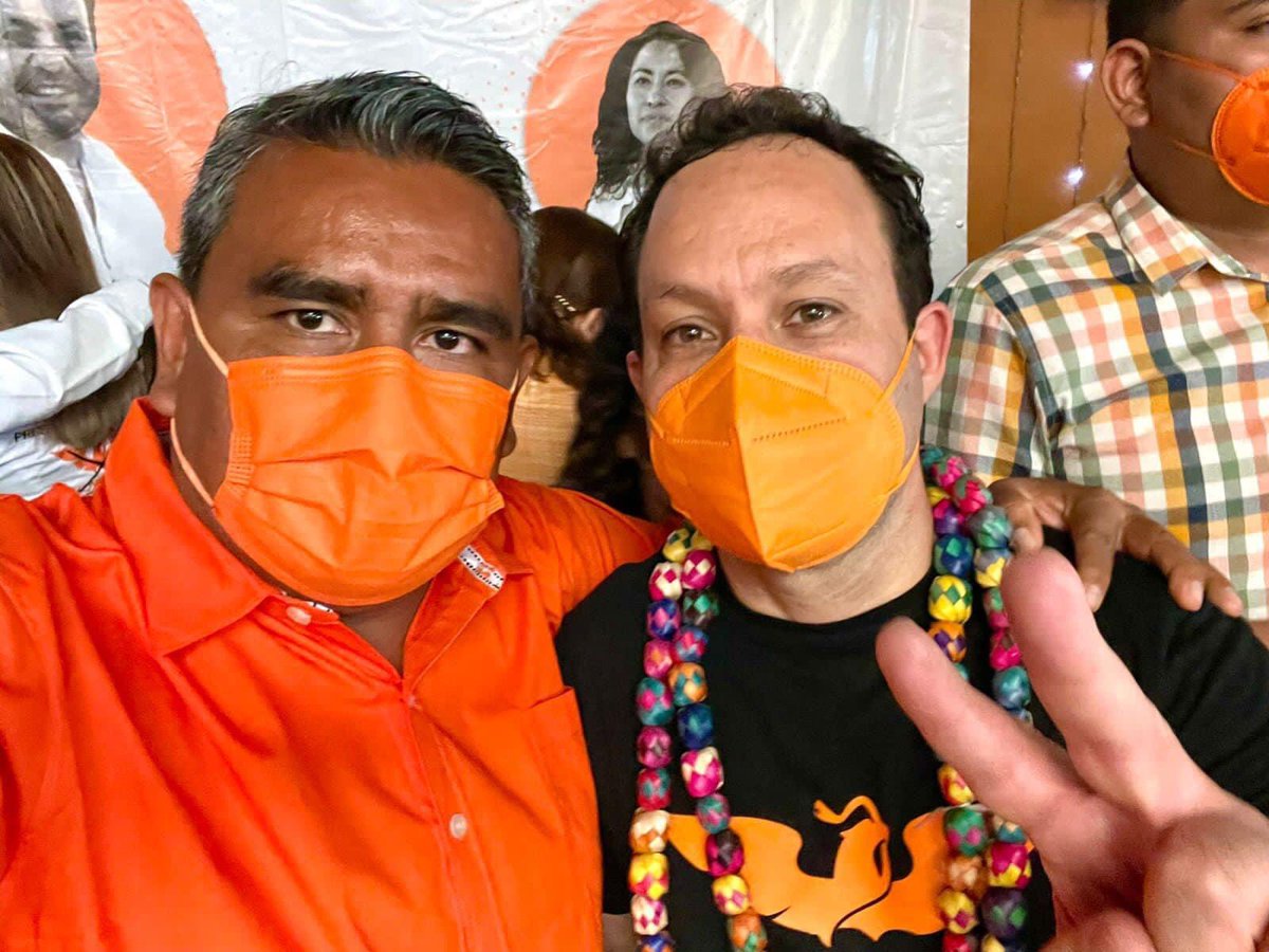 Maura_Arredondo's tweet photo. Eres siempre bienvenido a tu casa #Guerrero Coordinador Nacional @MovCiudadanoMX #SenadorCiudadano @ClementeCH te agradecemos el apoyo a nuestro candidato #ElBrother @ramirosolorio #ProhibidoRendirse #SomosAcapulco https://t.co/s5t70JANsj