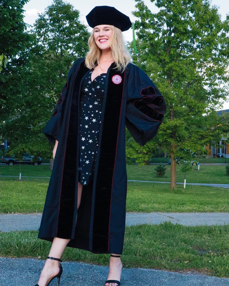 AlliJostes's tweet photo. Haven’t been very active here lately, but here are some major life updates:
#1) ya girl is an MD!!! 🩺
#2) I’ve officially moved out of the Midwest to Los Angeles 🌞 
Can’t wait to meet the rest of my CHLA peds fam soon! https://t.co/6LhGYGRK88