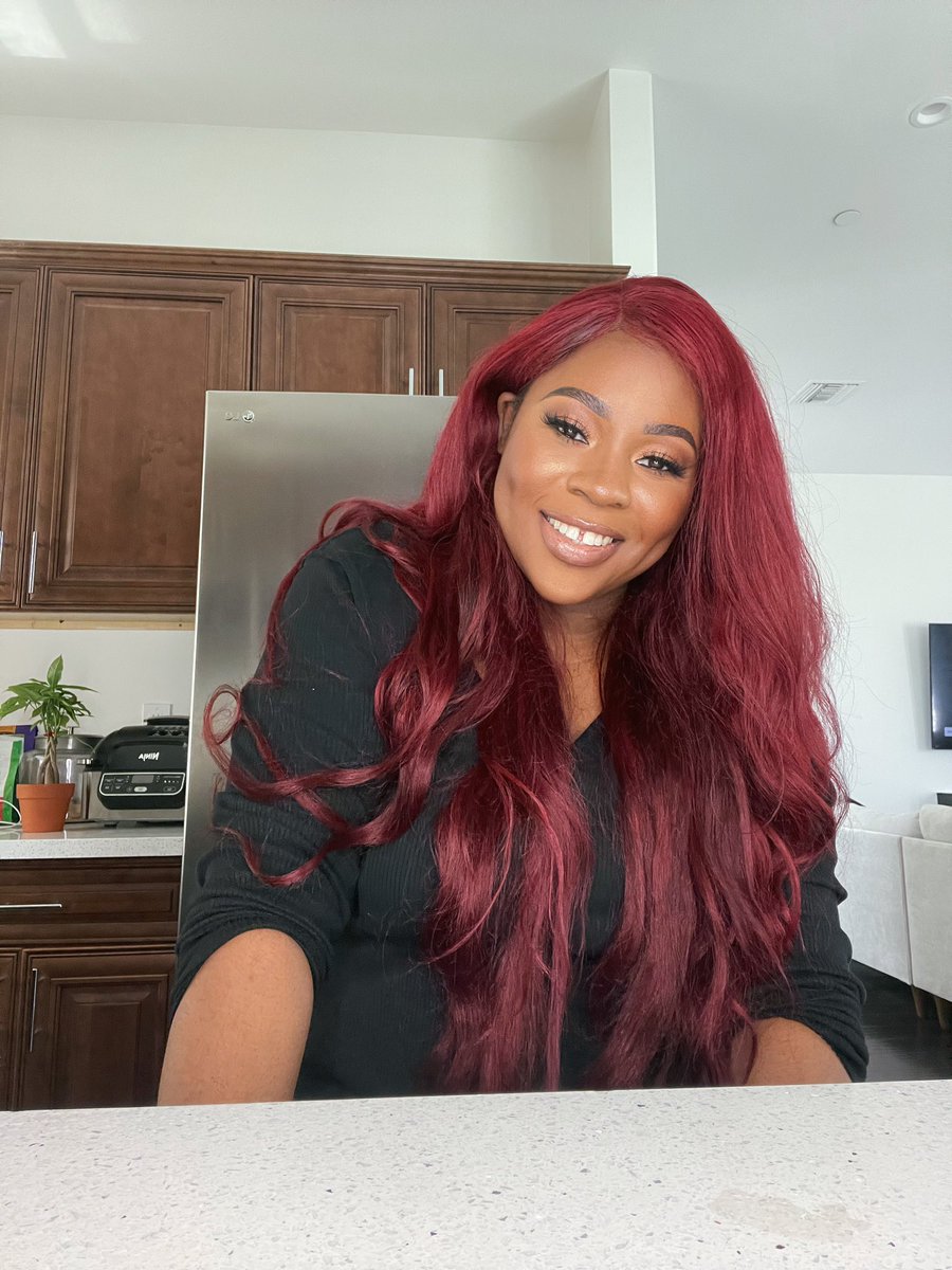 Dimplez's tweet photo. building a business and minding mine. @IJEOMA #ActuallyWorking https://t.co/n0g3EILSLn