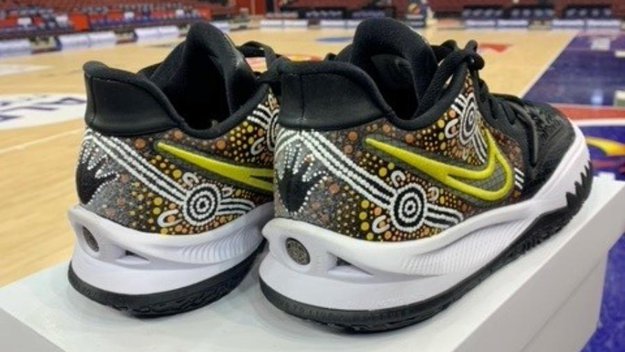 Adelaide36ers's tweet photo. To celebrate the @NBL's Indigenous Round, Teysy will be raffling his game day shoes, created by Indigenous artist Shane Mankitya Cook.

🔗 - https://t.co/xSkVZpbDLq https://t.co/4jV3RObQN3