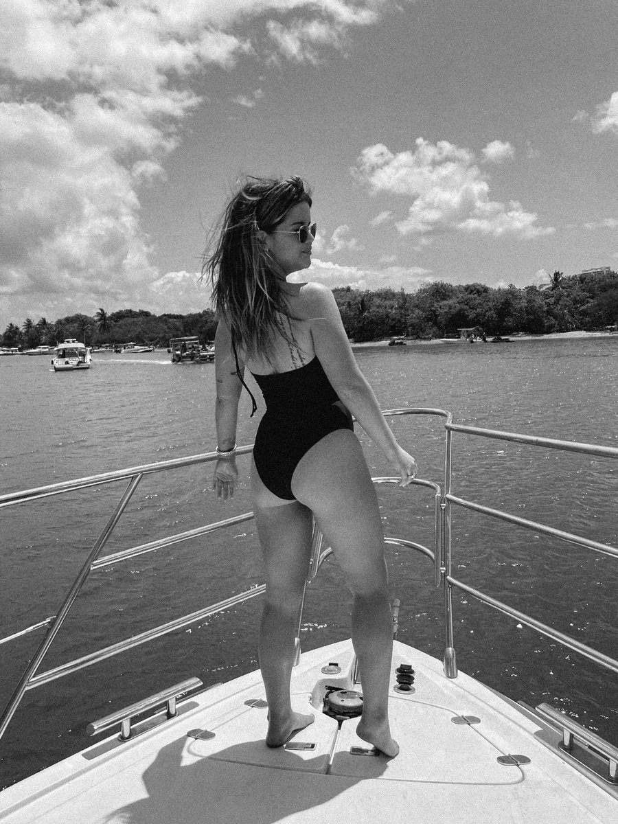 MarenMorris's tweet photo. Over-SERVED. 🍷 https://t.co/0y09mvZG0K