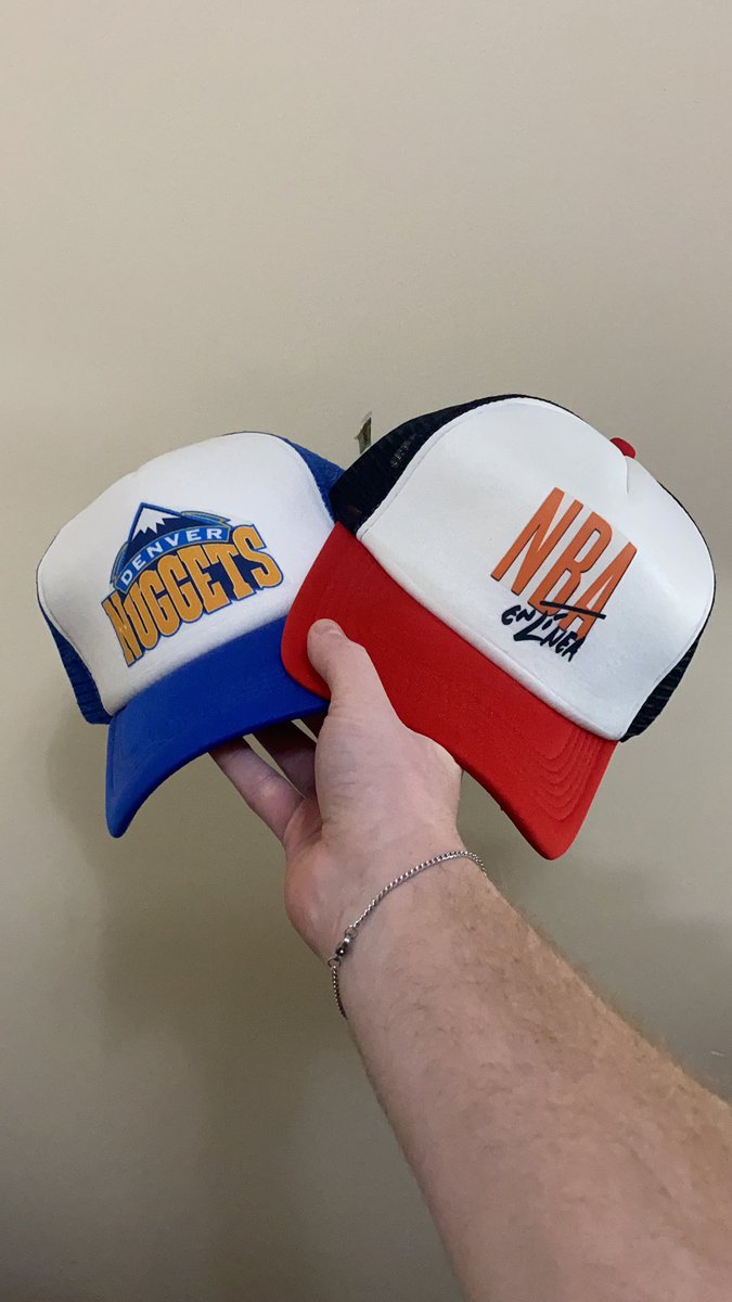 EnLineaNBA's tweet photo. SE VIENE EL DEBÚT DE FACU EN PLAYOFFS😍😍😍
Si adivinas cuantos puntos, rebotes y Asistencias hace Facu hoy, te llevas una de estas gorras! Comenta 👇🏻👇🏻👇🏻 usando el #FacuEnLinea
Tenes hasta las 00:00 de (Arg)para participar, condición para ganar seguirnos y usar el #FacuEnLinea https://t.co/vKNfyBJisF