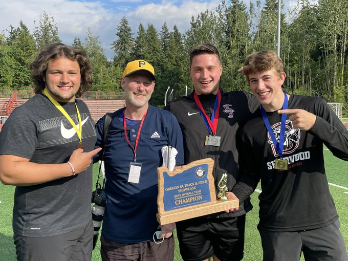 BroodSports's tweet photo. I haven't had anything to do with any championship since I played Little League baseball, but I was honored today to have this photo taken with Sherwood state track and field champions Bryan Cuthbertson, Noah Culbertson and Asher Krauel. https://t.co/YM7CjDdFyS