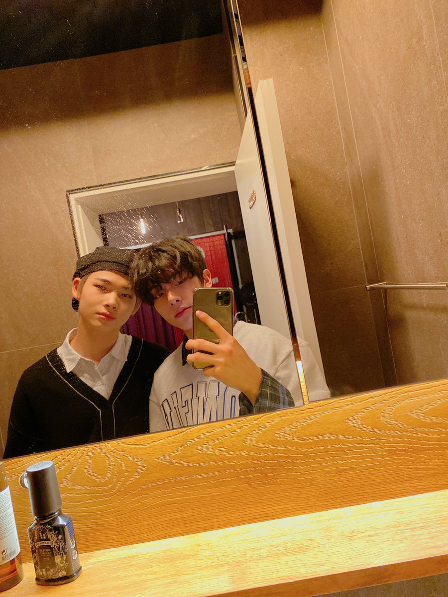 jakesshim's tweet photo. Two bestfriends in a room, they might ki— uh no, they might take some mirror selcas together. Yes yes, back with Jaeyoon and MC Ni-ki, I must say he's a bad one. Just kidding, our Ni-ki is the best, please don't glare at me like that, ENGENEs. https://t.co/UBW8zEyCqC