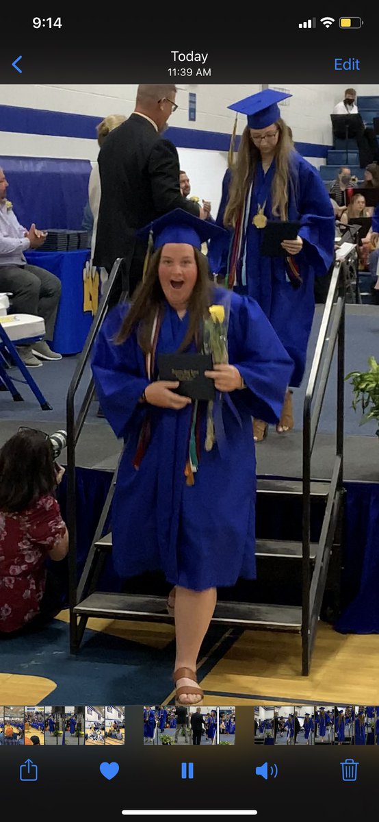 mamajonib's tweet photo. What a great day! π #Graduate #OnlyCaley #PrincipalDad https://t.co/ls648KDsNU
