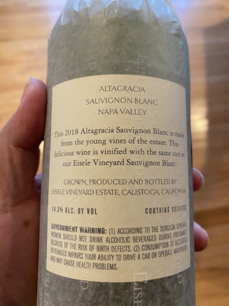 dennis_p's tweet image. Always feel fancy when the evening’s bottle of wine comes wrapped…. A very good friendly Sauvignon Blanc to go with tonight’s meal…. A 2018 #Eisele #Altagracia