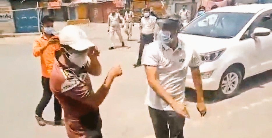 Thanos_pandith's tweet photo. #SuspendRanbirSharmaIAS

Same energy ! https://t.co/bT3Zg4R12Z