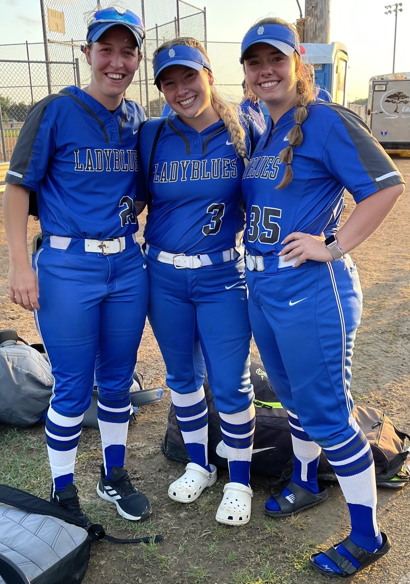 ExtremeElite18u's tweet photo. Historic season for these former @ExtremeElite18u athletes @Emma_nick1 @paytondubberke @gracebraun20! @ICladybluesSB to the final 48 for team 42!! We are proud of your accomplishment and continued support of our younger athletes!! #extremepride #ncaa #regional https://t.co/n5Bso0TKnG