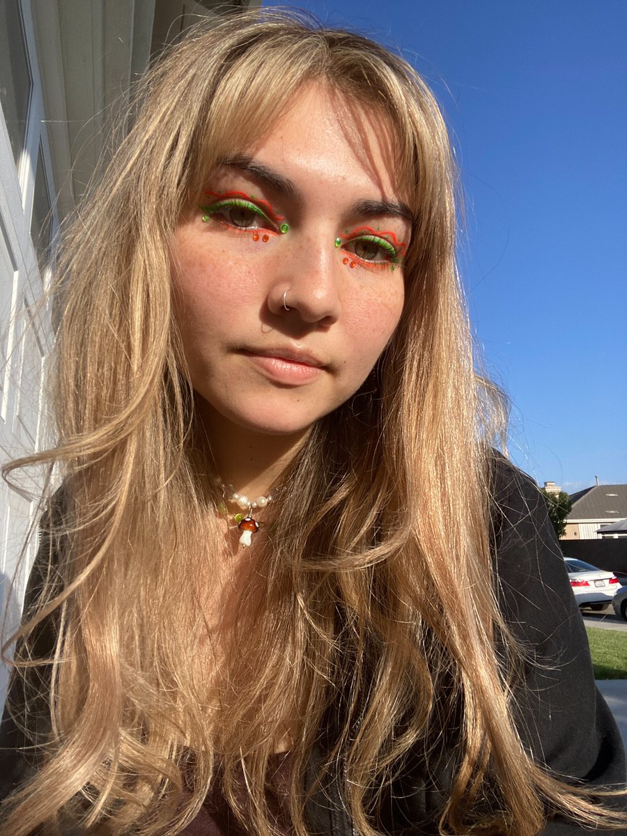 heyysavvy's tweet photo. this orange and green combo reminds me of a lizard https://t.co/KgkPTDUTlU
