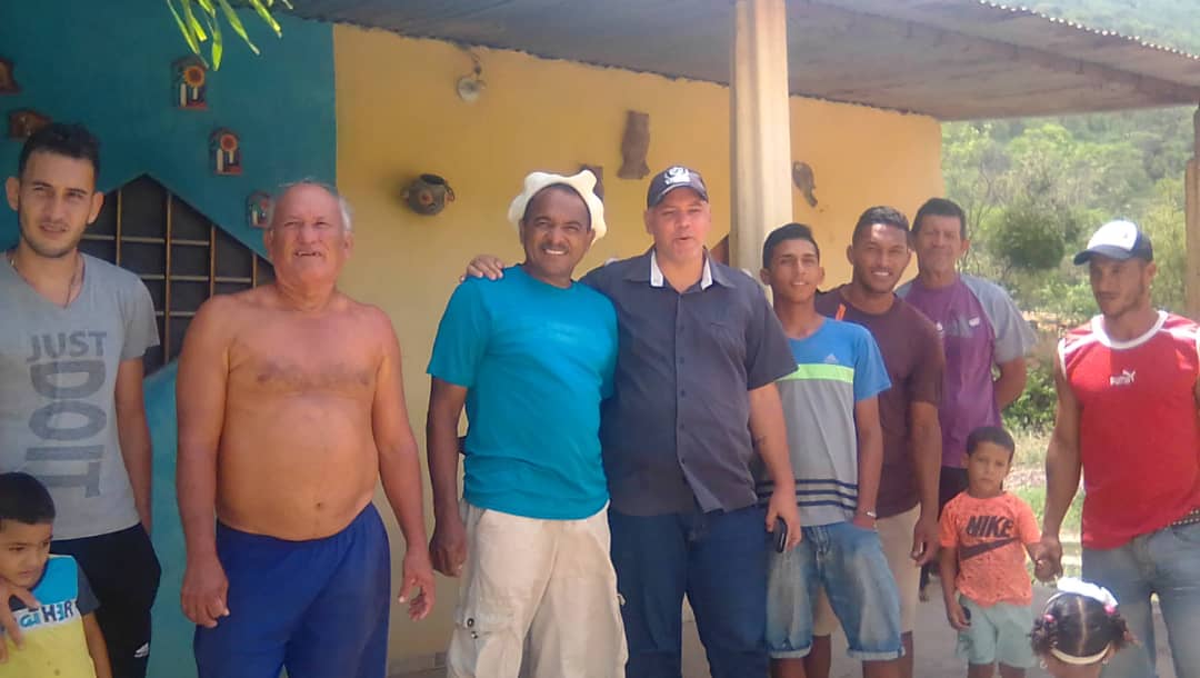miguelvasquez60's tweet photo. #SucreEsNuestraCausa #Cumana
#Carupano  @SPVSoluciones en Cariaco y Rio Caribe manteniendo su ritmo de trabajo construyendo nuestro referente politico y electoral.
@claudioefermin tiene razón
#VamosAVotar
@SpvSucre https://t.co/fD0PU4enIi