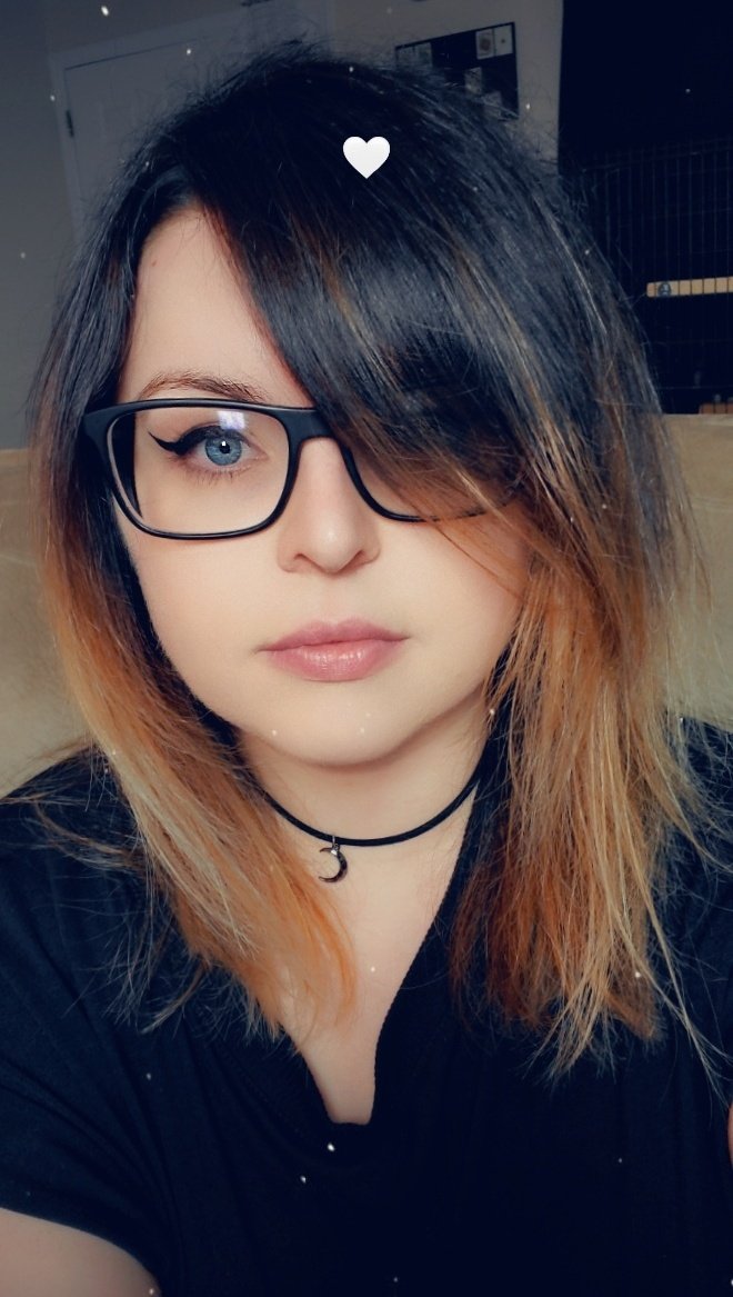 New hair color! Woo! Brought back some blonde bayalage in my hair so I can wear my black clothing on my stream again without my hair disappearing. I really like it! 🥰 Its always fun to switch up your hair for the summer. 😎🌞