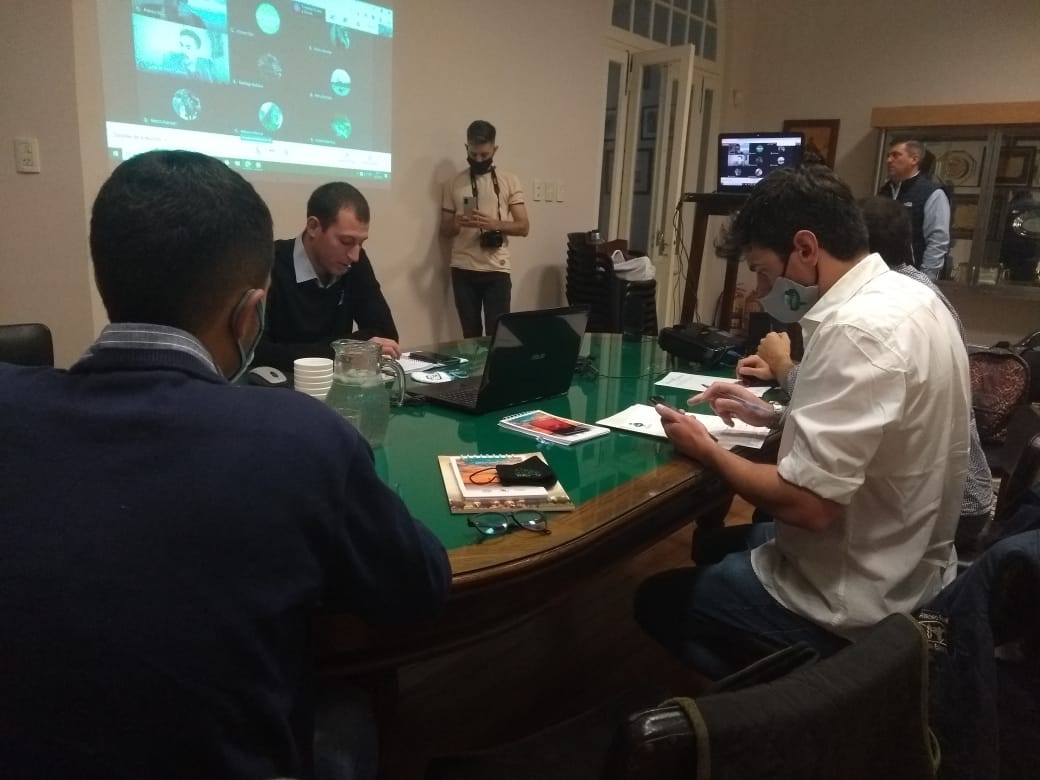 Debido a las nuevas restricciones nacionales🚫, realizamos nuestro Consejo Mensual de manera totalmente virtual👩🏽‍💻.