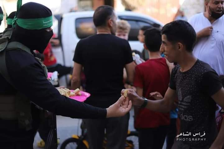 vchusio's tweet photo. @NewsM101 @boy_pulp Hamas = Love https://t.co/Q3q8e1S6ic