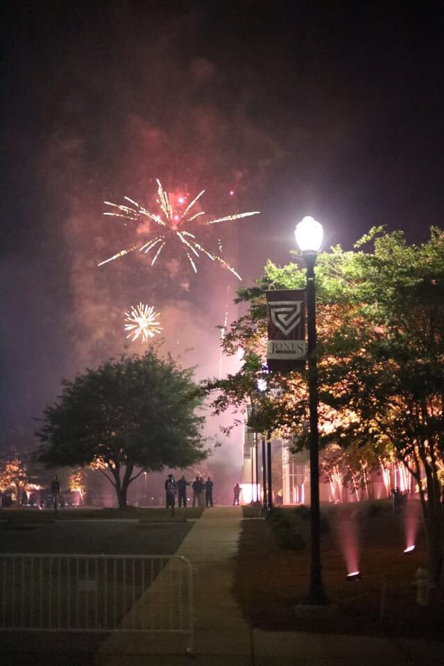 JonesCollege_'s tweet photo. Congratulations to the newest #JonesAlumni of Jones College! Take a sneak peak of the exciting commencement ceremony this evening. We hope you enjoyed celebrating together, Bobcats! #JonesGrad #InspiredGreatness #JCSpring #NoPlaceLikeJones https://t.co/zUn36wfo2a