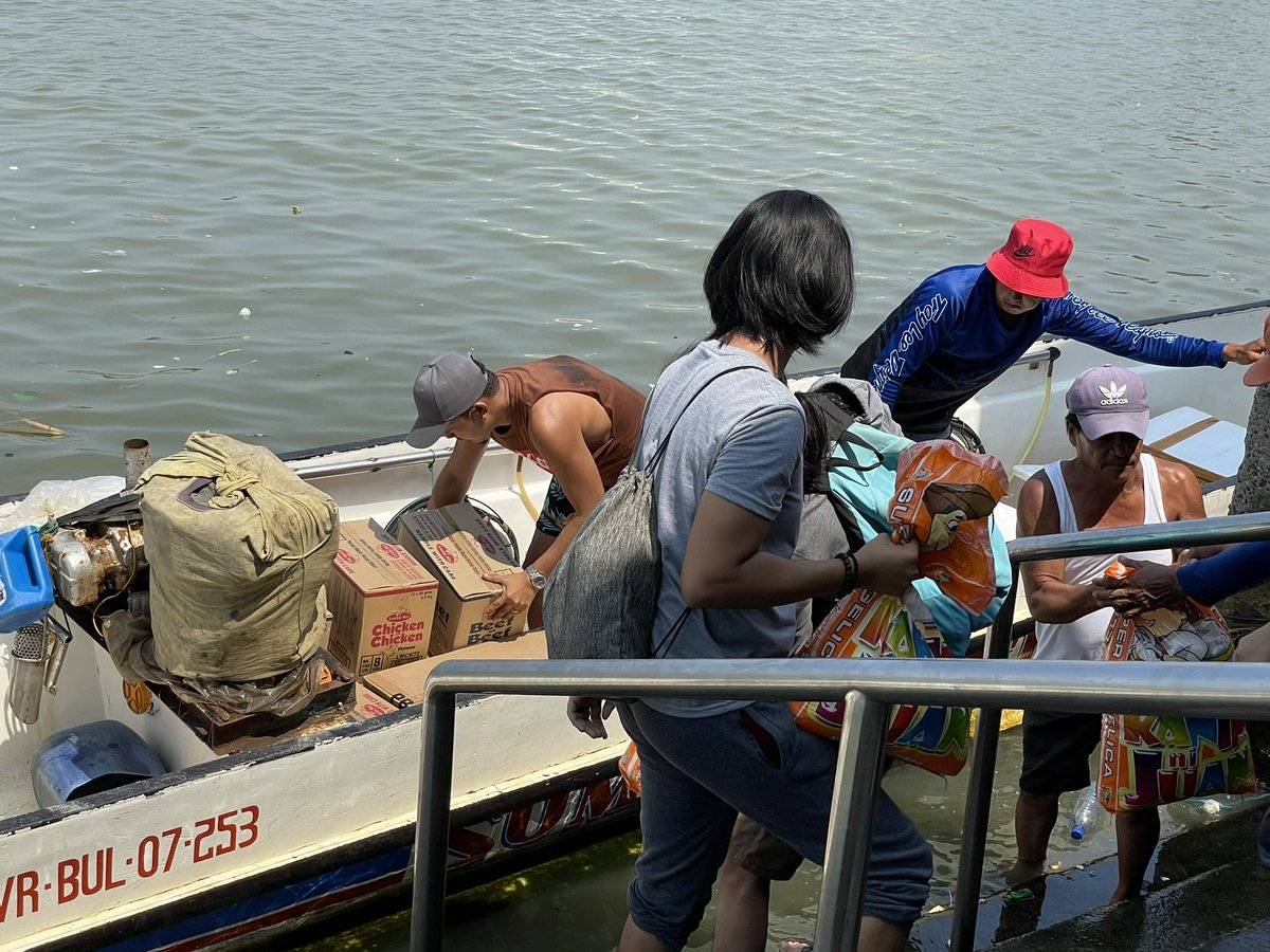 BulaCANHelp's tweet photo. UPDATE: Nakarating na ang @BulaCANHelp sa Isla ng Sta. Cruz
#BulaCANhelp https://t.co/7eF1BnI19I