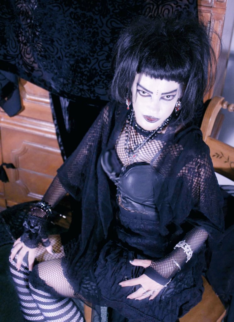 MissMortesin's tweet photo. Its world goff day. #worldgothday #throwback #gothling #gothfashion #gotgoth #welcometothedarkside #gothgirl https://t.co/KqQosT8lBs