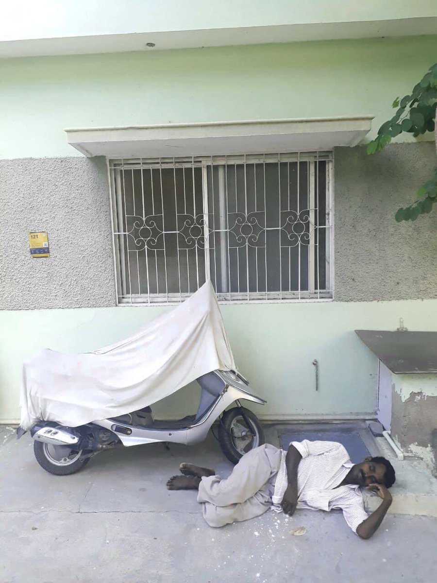ketapad's tweet photo. Sleep… 🙄 #India #observation #photographer #streetphoto #streetphotographer  #travel #streetphotography #travelphoto  #colorphotograph #colorphotograpy #photography #fotografia #lensculture #pictureoftheday 🐦 https://t.co/lKQ0XfgHOC