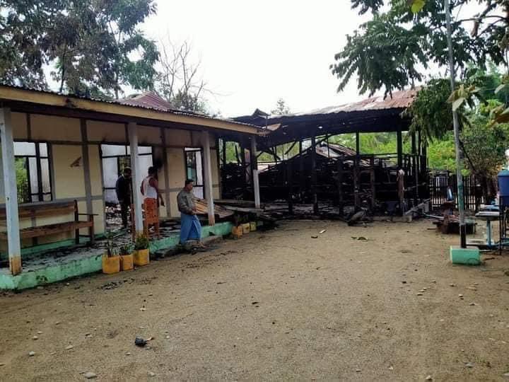 FreeKachin's tweet photo. May 22, Nawng Nang village in Myitkyina township’s SAC office destroyed by unknown group.  #MyanmarMilitaryTerrorists #MyanmarCoup https://t.co/vvlVjfQ7c3