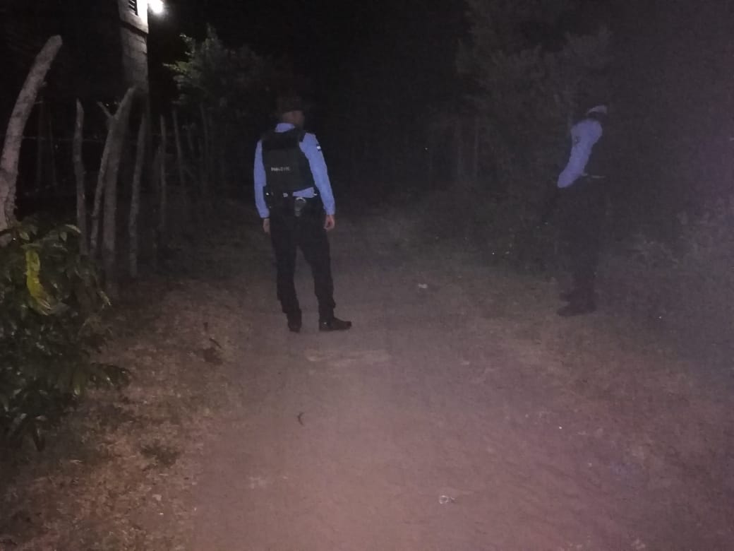 PoliciaHonduras's tweet photo. 🚨#Policiales | en la #UDEP9 se continúan efectuando patrullajes de disuasión y prevención por funcionarios policiales asignados en el departamento de Gracias a Dios https://t.co/gDWG7lNqRQ