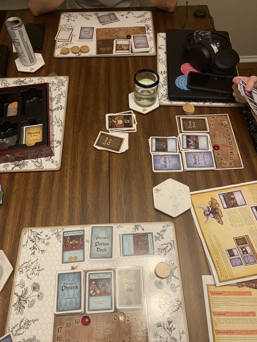 Hyper_Planar's tweet photo. Board game night 🥳 #boardgame #thereddragoninn #SaturdayVibes https://t.co/h9tvVE7AR9