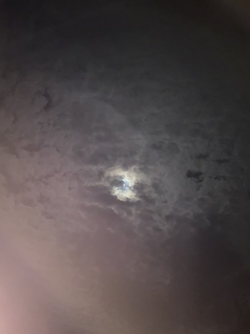 Unedited photo of the sky tonight.☁️🌝☁️ #sky #moon #beautiful #momentsofmine #manifest #magical https://t<a href="/tag/sky"class="tags">#sky</a><a href="/tag/moon"class="tags">#moon</a><a href="/tag/beautiful"class="tags"><span>#beautiful</span></a><a href="/tag/magical"class="tags"><span>#magical</span></a><a href="/tag/manifest"class="tags"><span>#manifest</span></a><a href="/tag/momentsofmine"class="tags"><span>#momentsofmine</span></a>