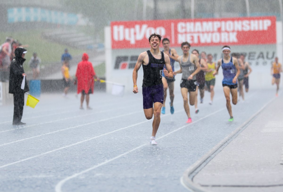 Downpour Doesn't Dampen 1,600 Title For Liberty High Senior Gryp yourprepsports.com/2021/05/22/dow…