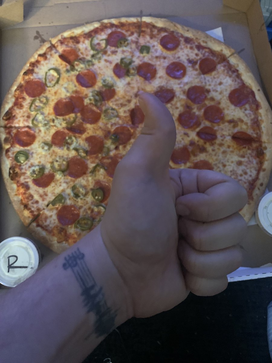 MaxIsMagic's tweet image. Oh yeah! Free pizza day! @rarepizzas #proofofpizza #freepizzaday #rarepizzas