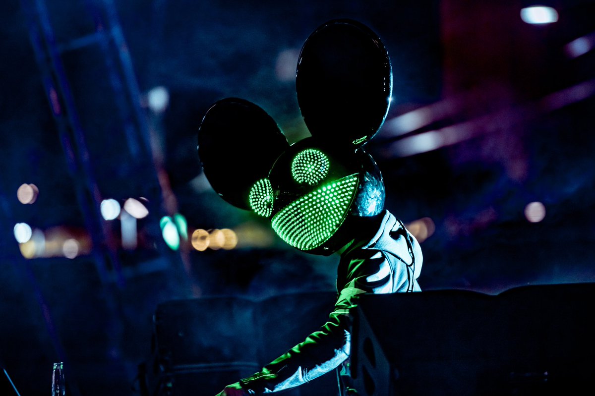 deadmau5's tweet photo. thank you horde! sold out Las Vegas last night w/ 10k strong :D https://t.co/qgHxcvkkQ3