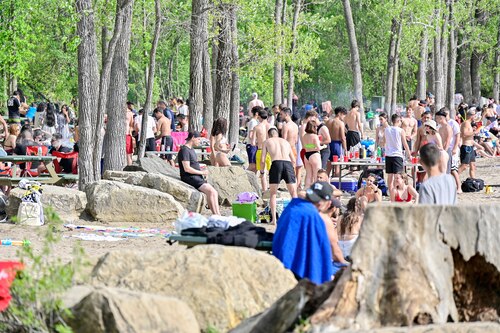 tvanouvelles's tweet image. Une autre plage bondée à Montréal
tvanouvelles.ca/2021/05/23/une…