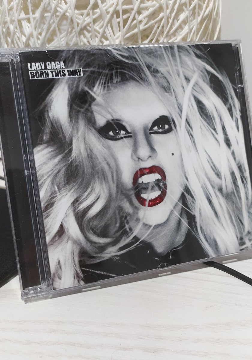 Didi_Armstrong's tweet photo. simplesmente imortal #10YearsOfBornThisWay https://t.co/wdhwsEu1HF