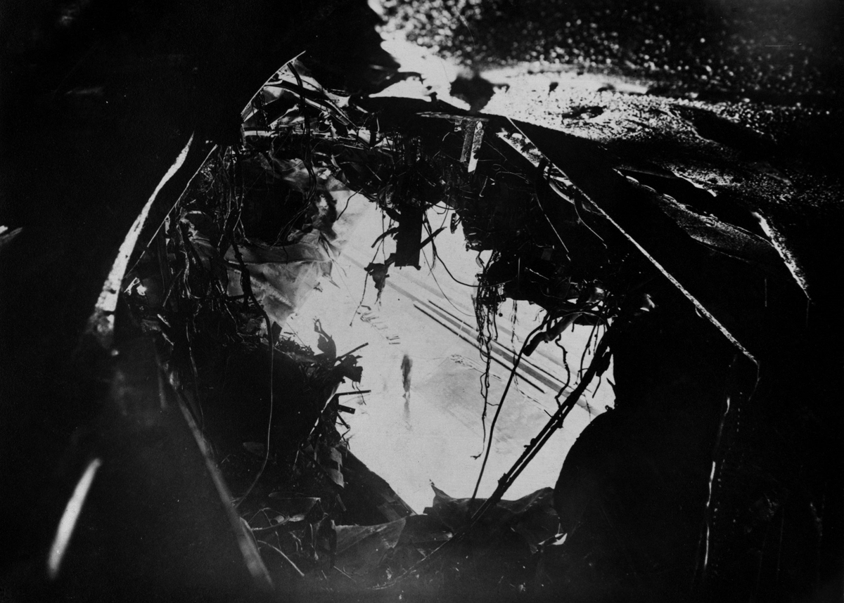 Rich_Ships's tweet photo. More HMS KELLY torpedo damage

She returned to service in Dec-1940, 8 months later. Mountbatten commanded HMS JAVELIN during this time

P3 looking from lwr deck thru boiler room

How they saved this ship I'll never know

Pics ref @TWAMmuseums
#WW2 #RoyalNavy #HMSKELLY https://t.co/s8hI4vTBaV