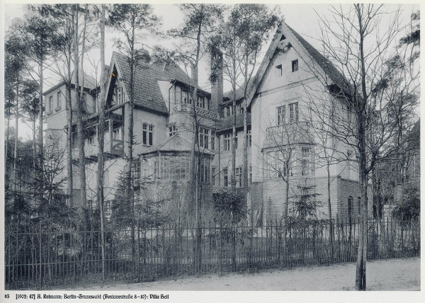 HistoriaHWA's tweet photo. What's the significance of the house in Berlin's Grunenwald? Why had Himmler given her a drawing of it?
Exclusive #Historia extract from @cathokin's The Secretary, out on Monday https://t.co/DrslHZ592S
#WWII #HistFic #NovelExtract https://t.co/HOxzE4P5mI